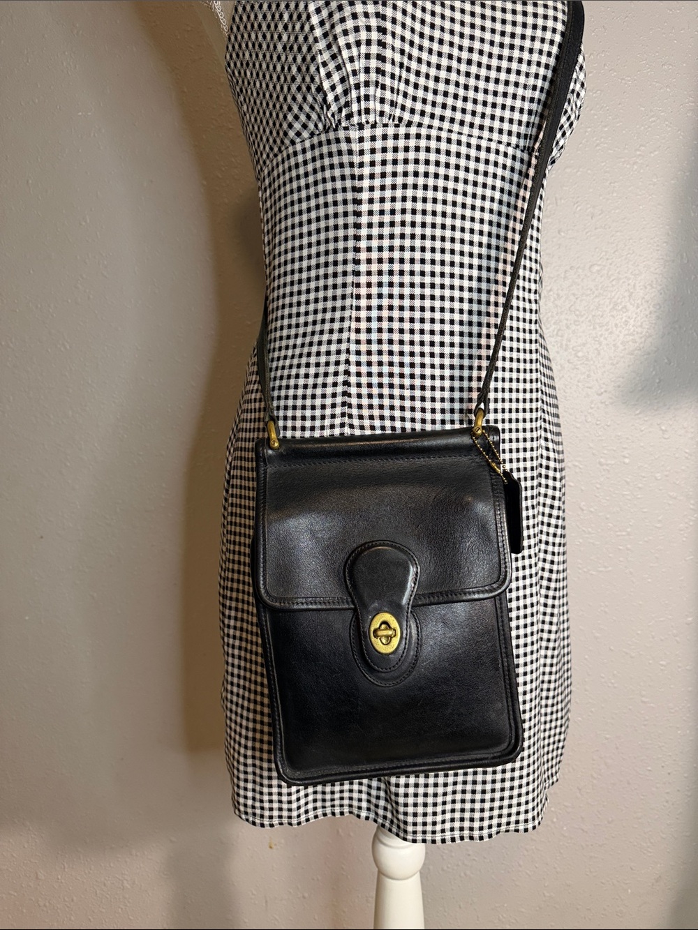 This is a vintage Coach Murphy 9930 black leather crossbody bag .